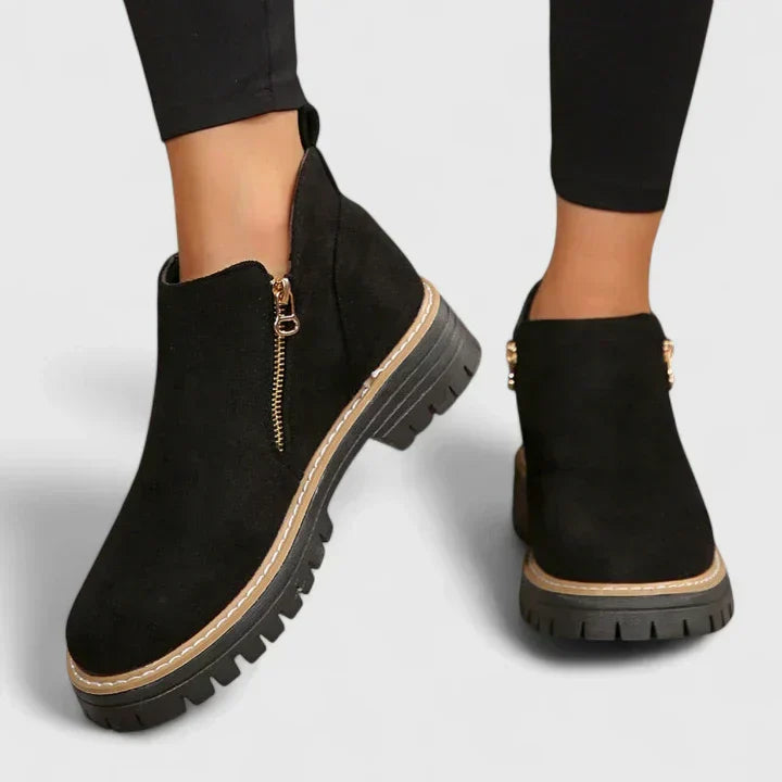 Black / 12 US